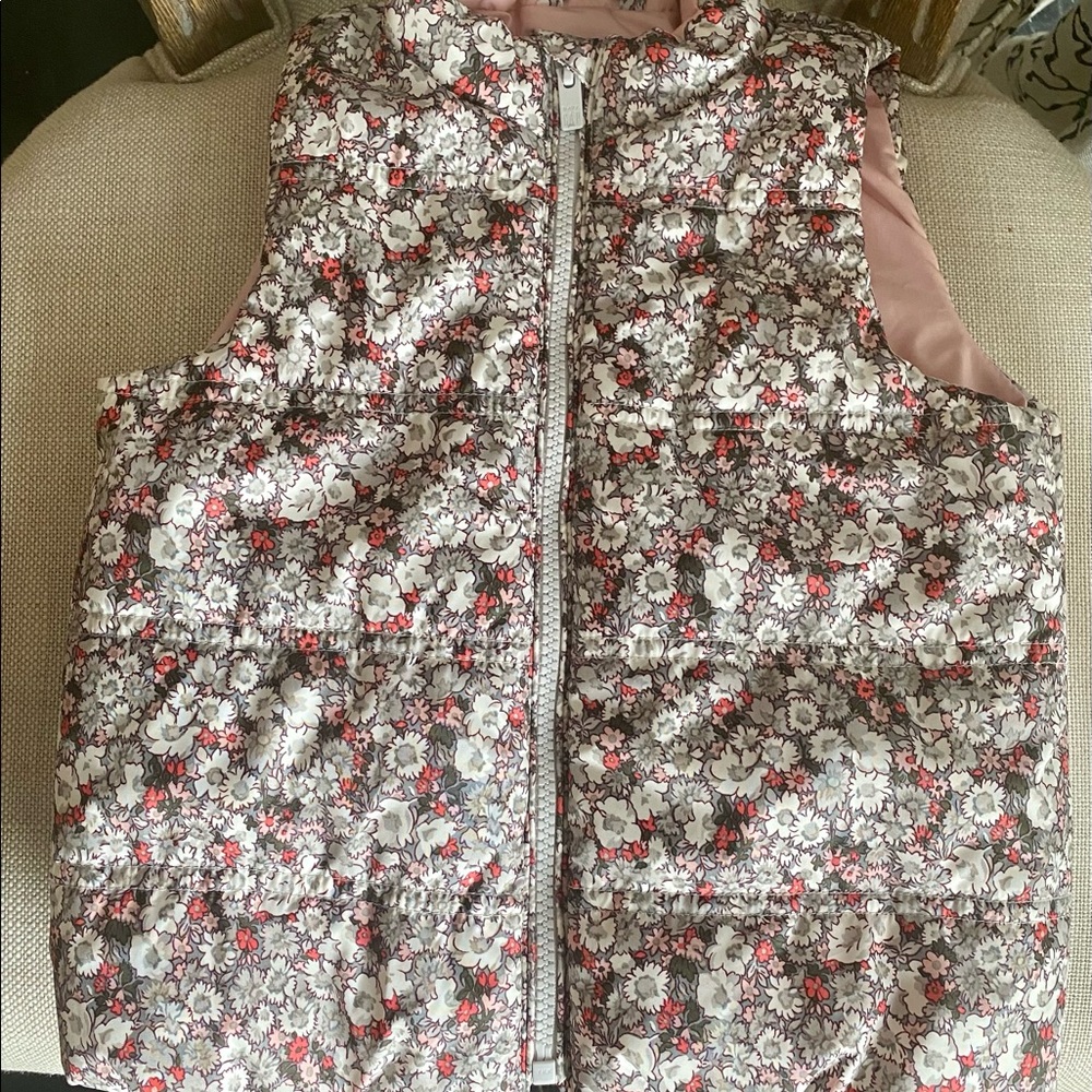 Baby Gap 4t floral puffer vest. Liberty style floral vest.